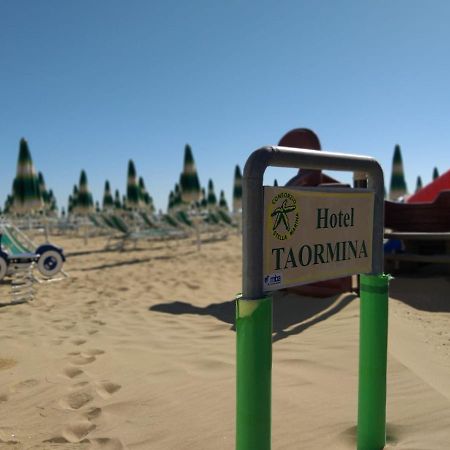 Hotel Taormina Lido di Jesolo Bagian luar foto