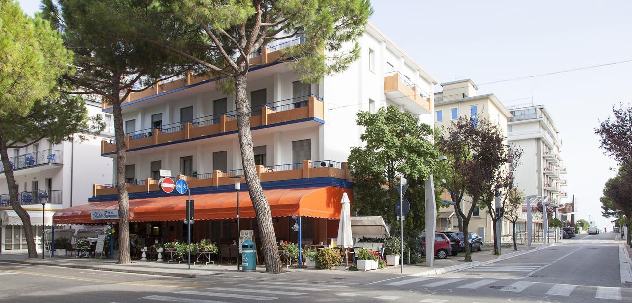 Hotel Taormina Lido di Jesolo Bagian luar foto