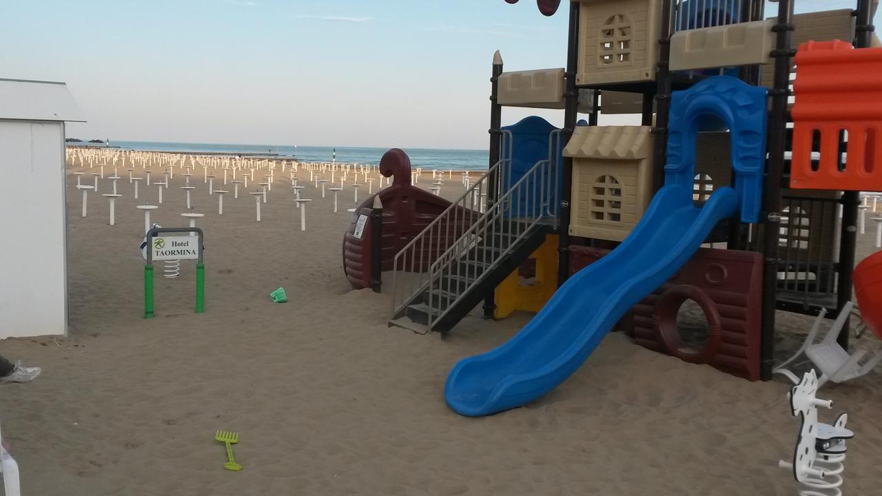 Hotel Taormina Lido di Jesolo Bagian luar foto