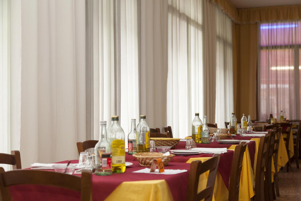Hotel Taormina Lido di Jesolo Bagian luar foto